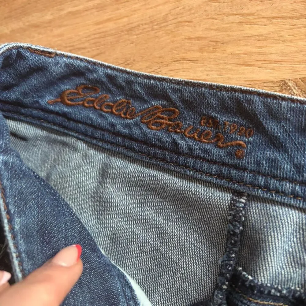 Eddie Bauer Curvy Women's Mid Rise Medium Wash Denim Shorts
